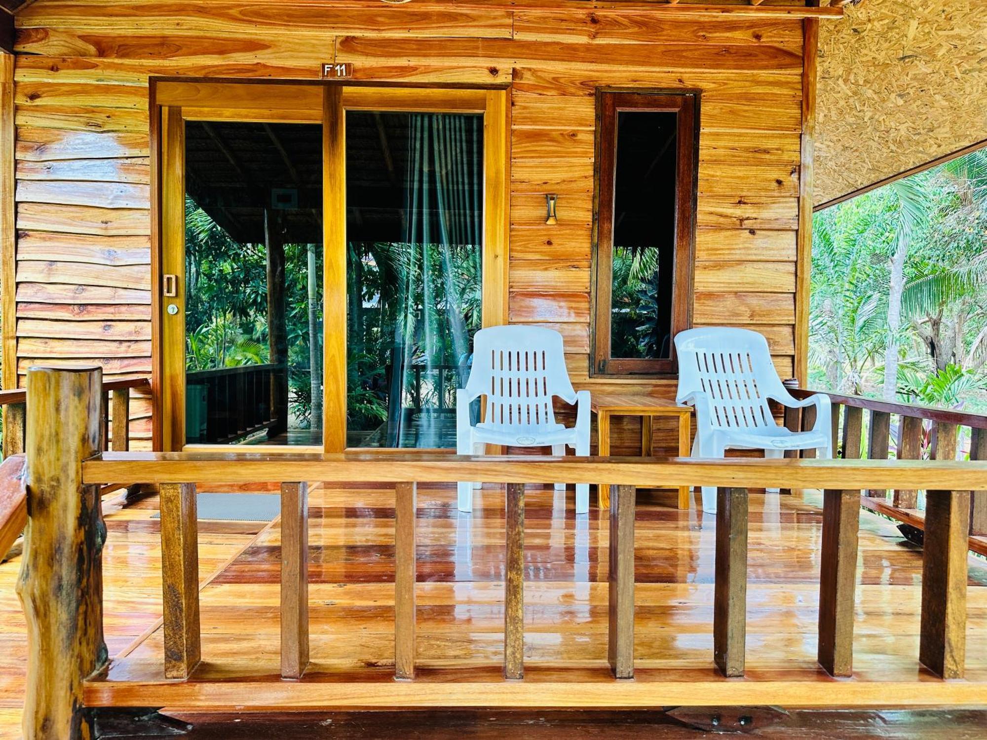 Koh Jum Hostel&Bungalow Bagian luar foto