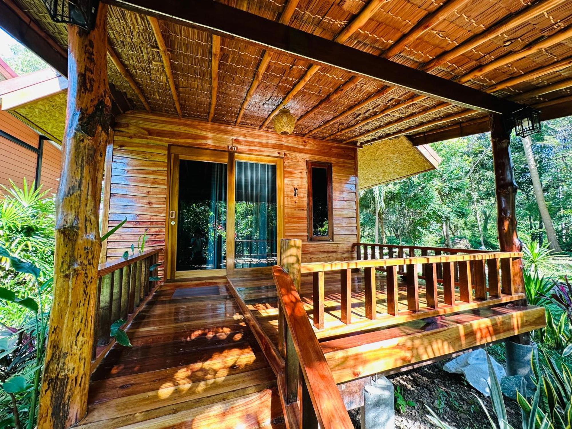 Koh Jum Hostel&Bungalow Bagian luar foto